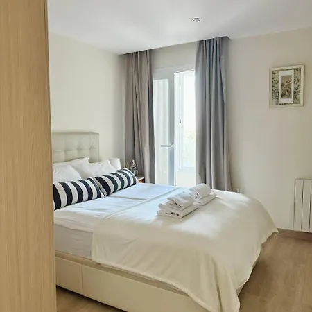 3 Bedroom Apartment Bahia De Marbella شقة *